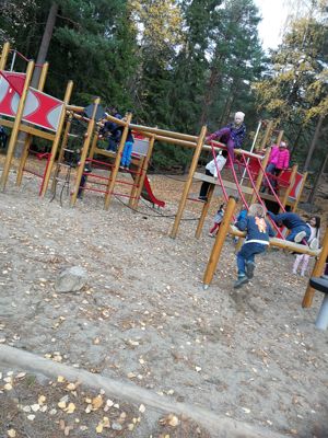 Stasjonslek i skolegården