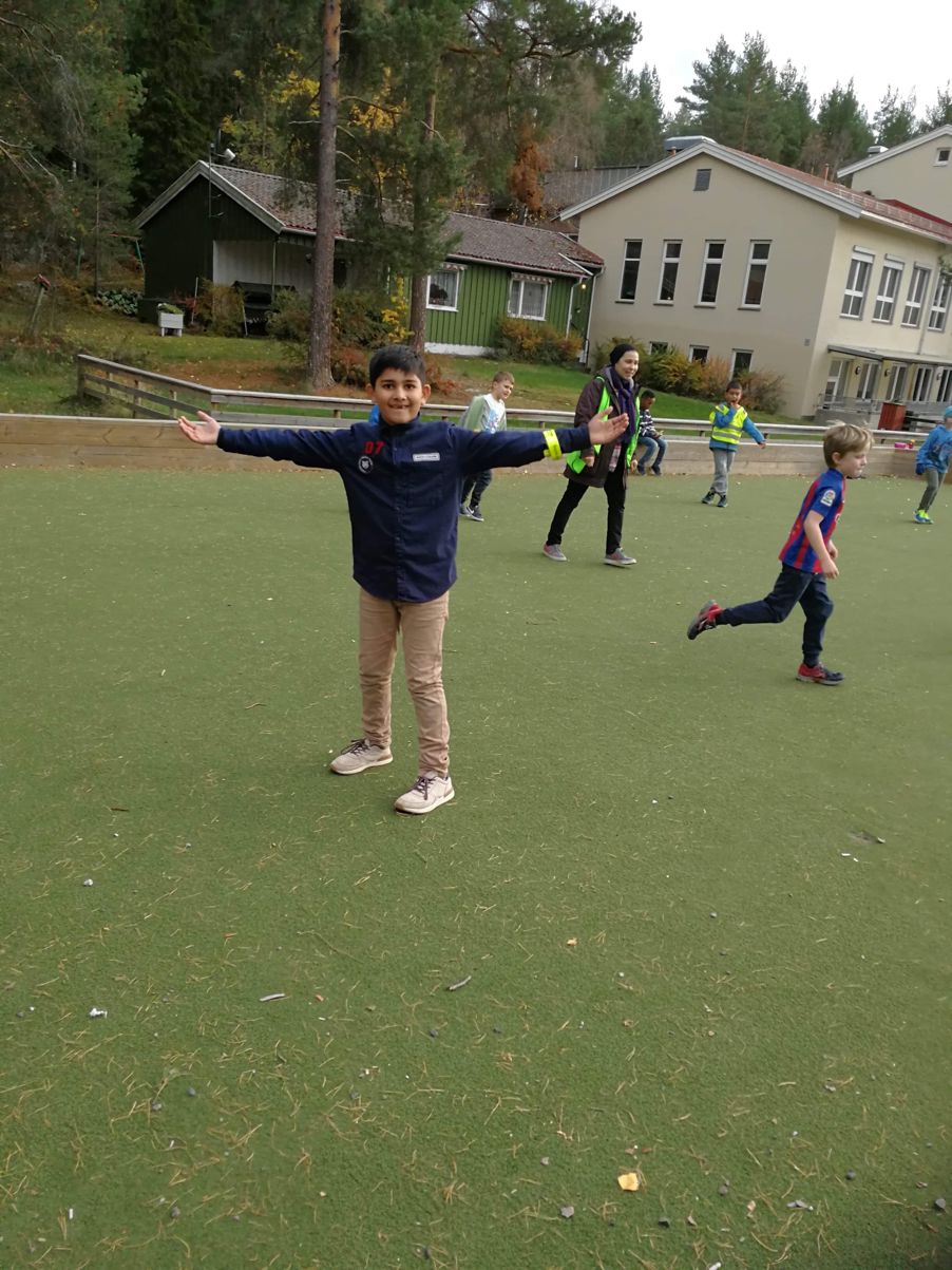 Stasjonslek i skolegården