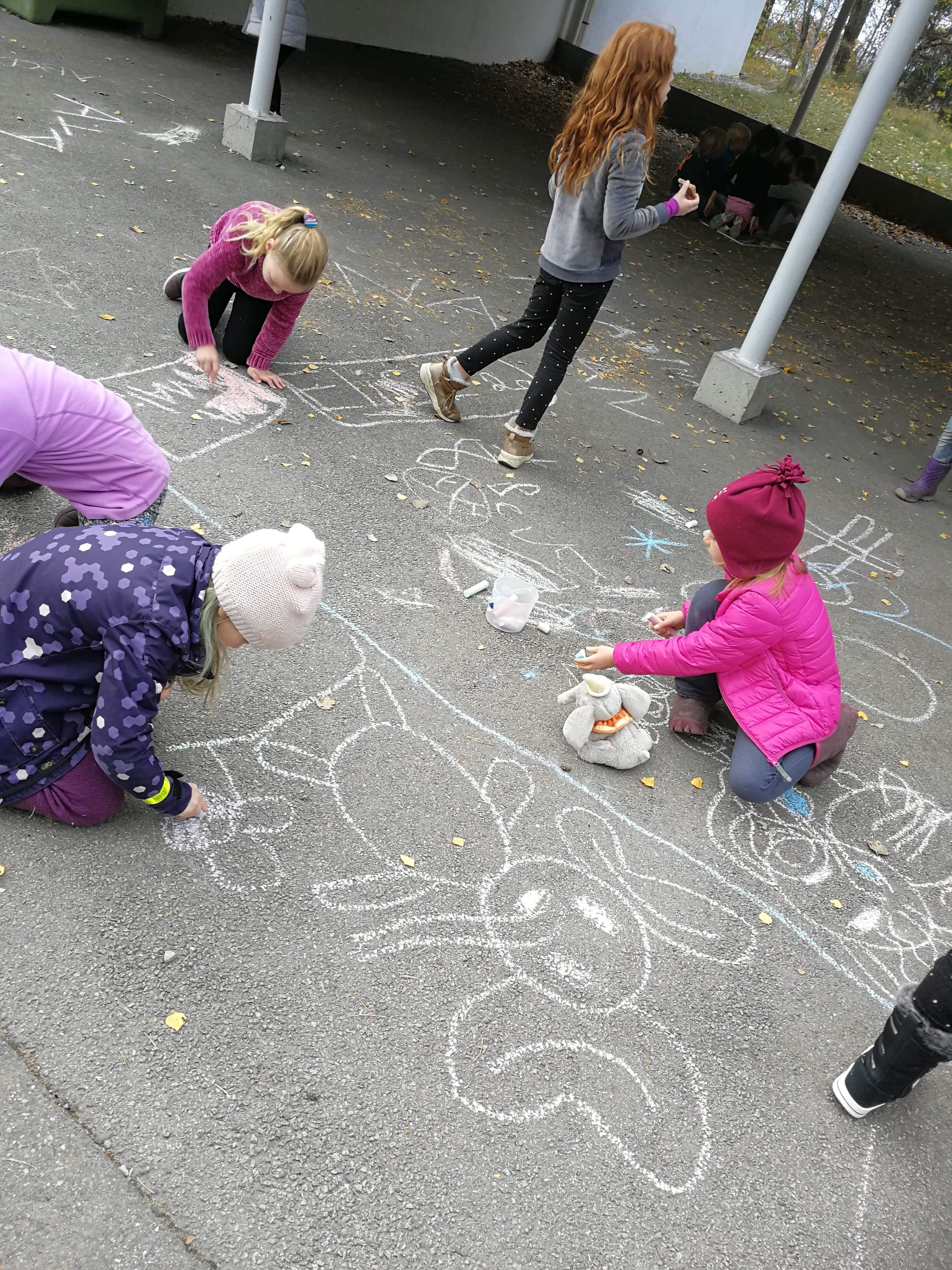 Stasjonslek i skolegården