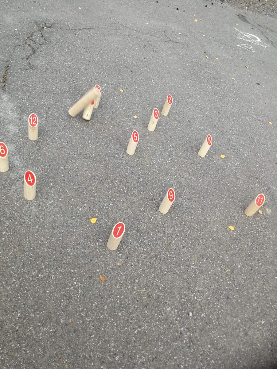 Stasjonslek i skolegården