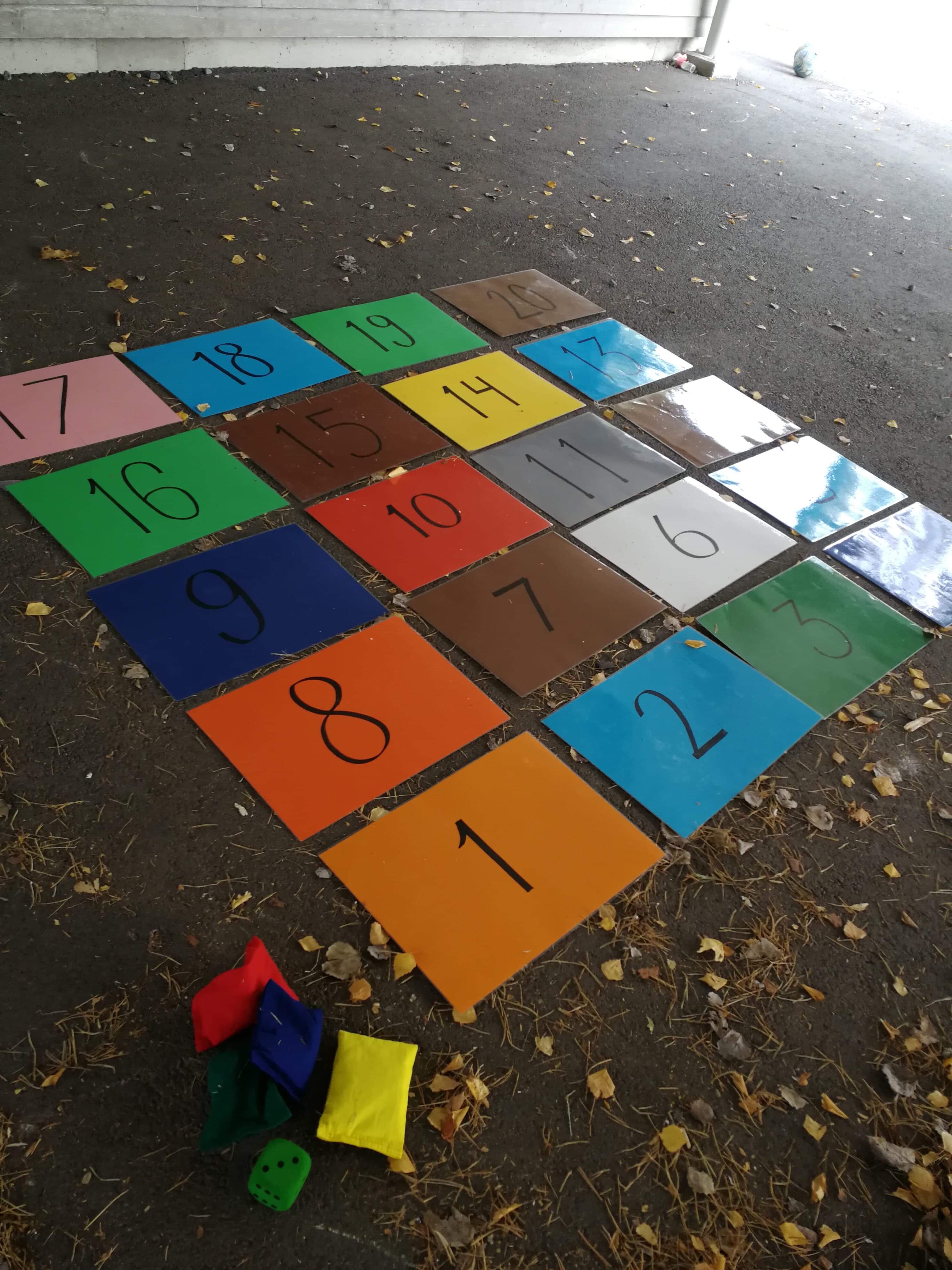 Stasjonslek i skolegården